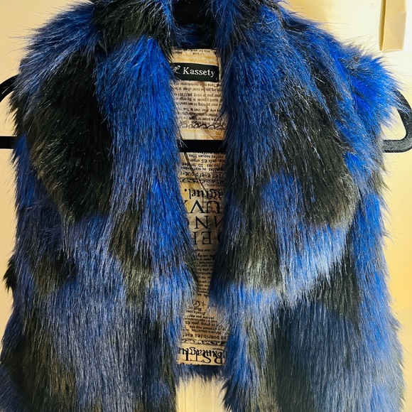Blue and black faux fur vest sz small - Picture 2 of 3
